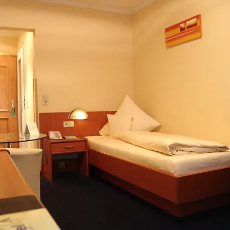 Schlosshotel לנדסטול