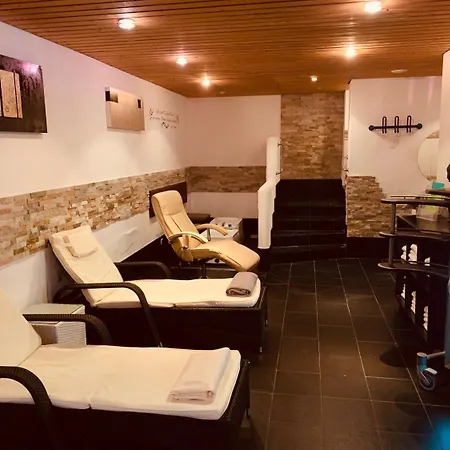 Schlosshotel מלון לנדסטול