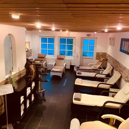 Schlosshotel לנדסטול