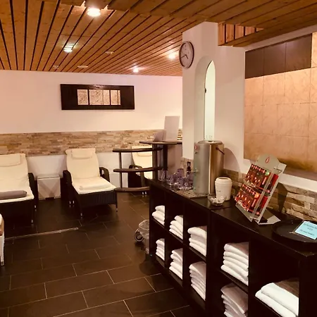 Schlosshotel מלון לנדסטול