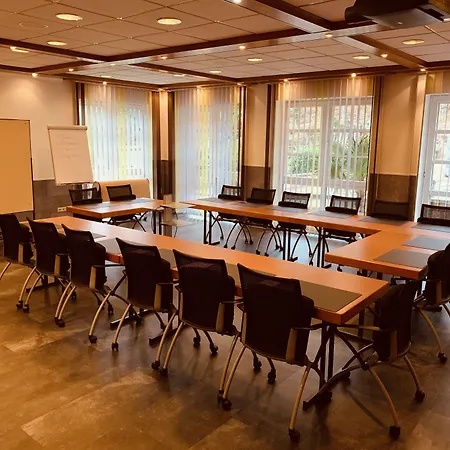 מלון Schlosshotel 3*