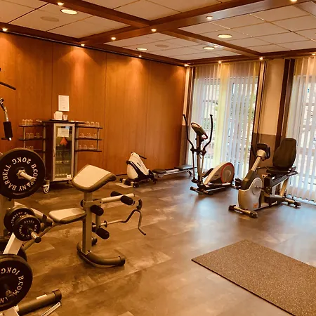 Schlosshotel 3* לנדסטול