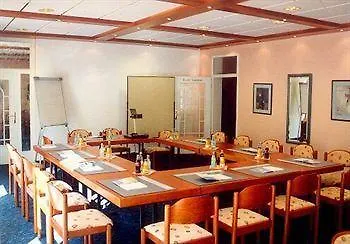 Schlosshotel לנדסטול