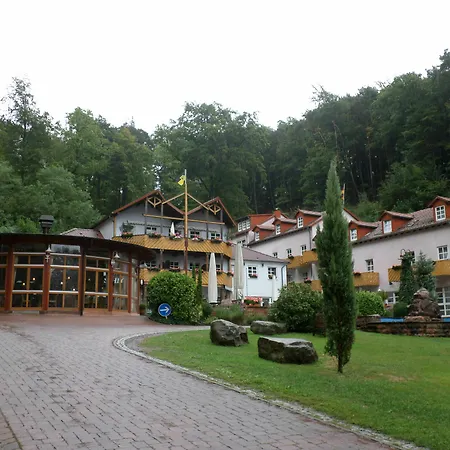 Schlosshotel 3* לנדסטול